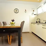 Lägenhet Sanja Kolovare